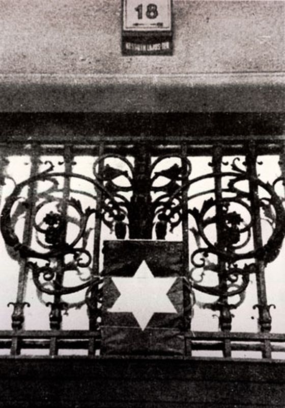 Yellow star above the entrance of the house at Kossuth Lajos Square 18 (MNM). OSA, Yellow Star Houses interactive map.