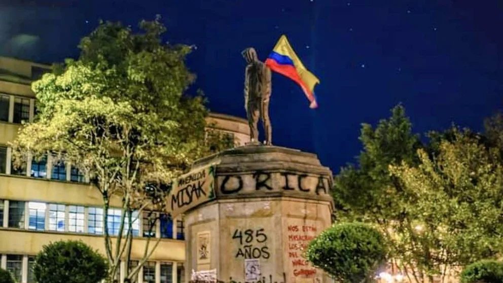 In place of the toppled statue, an image of Dilan Cruz was placed, a student who had been killed by the Colombian police while demonstrating for public education. Statue of Dilan Cruz in Bogotá @NickMacWilliam 2021 (Twitter)