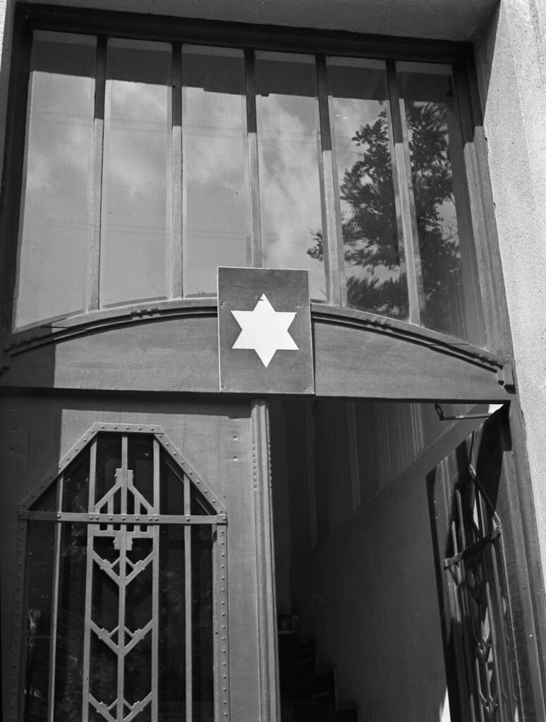 Forced inhabitation place or yellow star house for Budapest Jews in Katona József Street 28. (13th district)
Source: Fortepan / Lissák Tivadar
