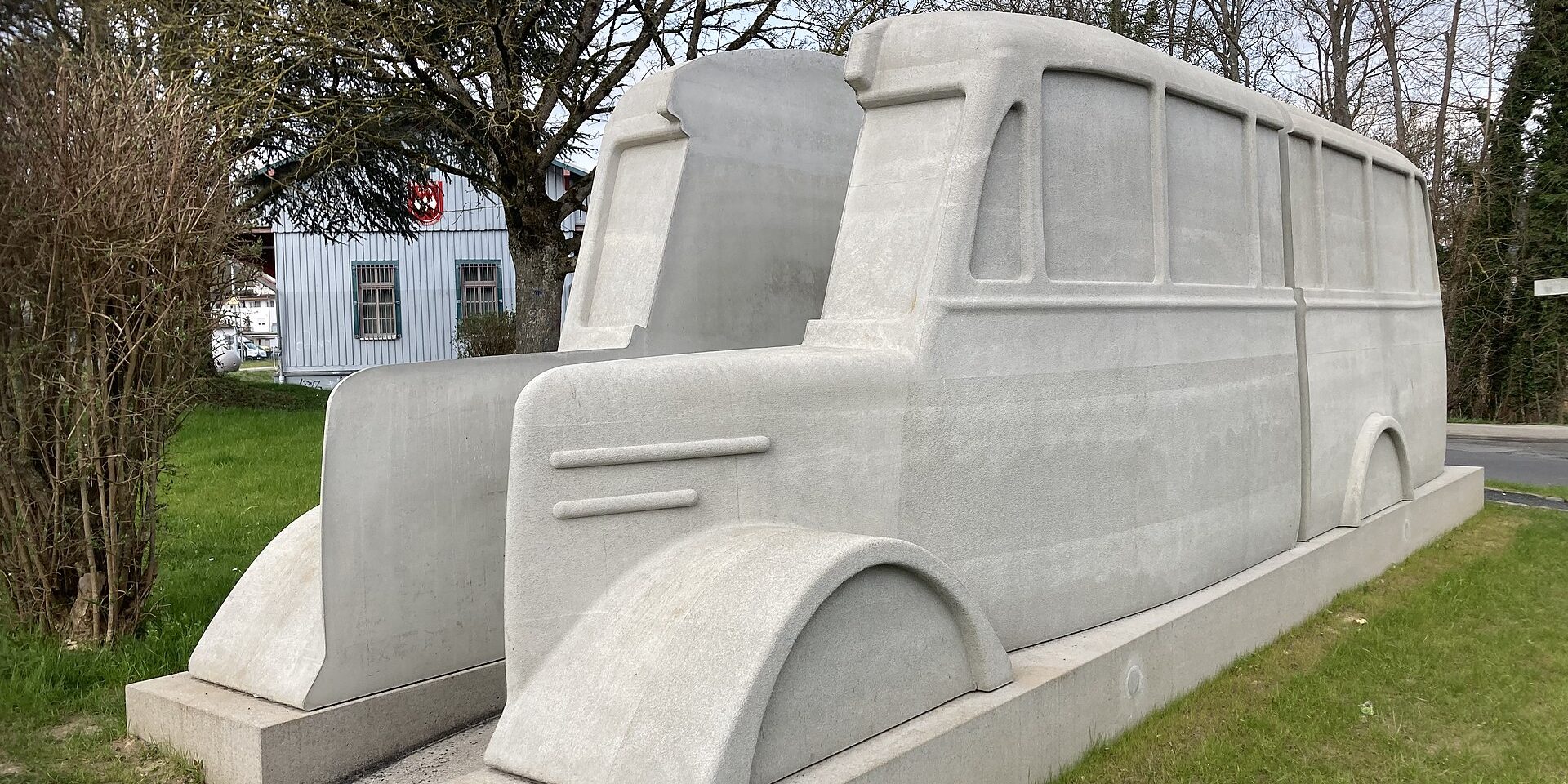 The Grey Buss memorial at the former Hadamar extermination center (2024). Created by artists Horst Hoheisel and Andreas Knitz, this moving monument follows the footsteps of the Nazi euthanasia operation "Aktion T4", carried out with the knowledge, tolerance and active participation of many institutions in Germany. Image: CC SA 4.0 Whgler (Wikimedia Commons). More information about the monument at grauerbus-braunschweig.de